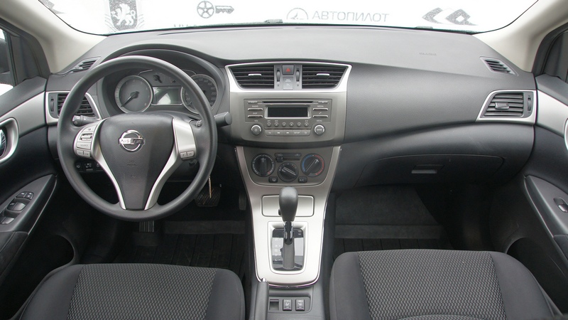 Аренда машины Nissan Sentra в Крыму